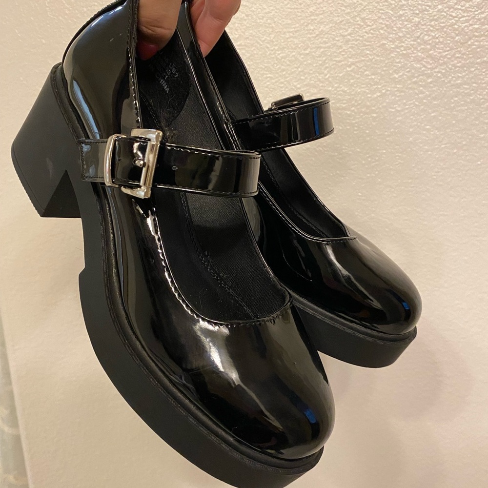 Patent Mary Jane heeled shoes